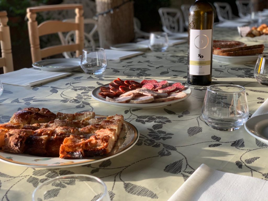 desayuno entre vinedos bodega - Celler Can Roda